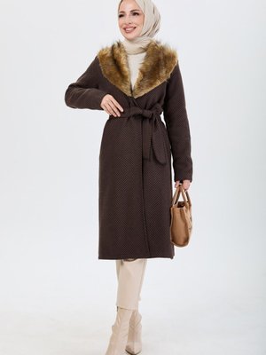 Düz Kürklü Yaka Kahverengi Trenç