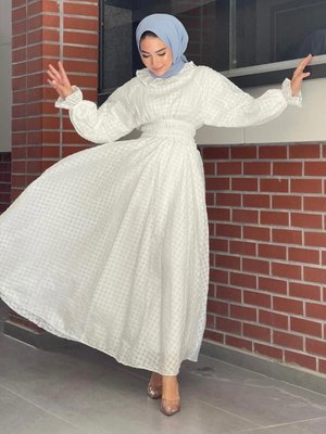 Pötükare Desen Büzgülü Elbise Beyaz Pötükare Desen Büzgülü Elbise Beyaz