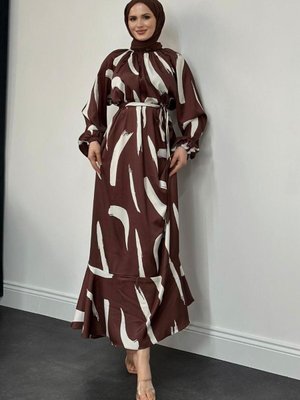 Angel Desenli Saten Elbise Kahverengi Angel Desenli Saten Elbise Kahverengi