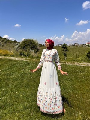 Kadın Astarlı Nakış İşlemeli Tesettür Elbise Kadın Astarlı Nakış İşlemeli Tesettür Elbise