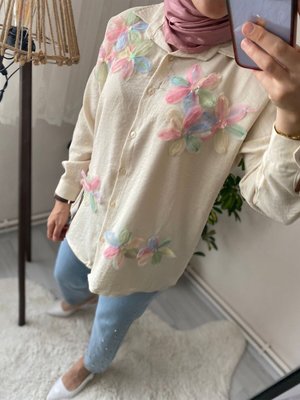 Çiçek Detaylı Gömlek
