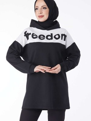 Düz Yaka Siyah Baskılı Kapüşonlu Sweatshirt Düz Yaka Siyah Baskılı Kapüşonlu Sweatshirt