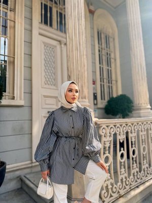 Oversize Kuşaklı Çizgili Balon Kol Gömlek