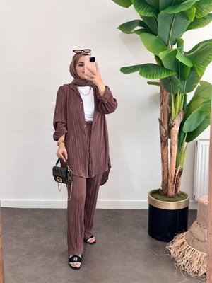 Pileli Saten Gömlekli Takım Kakao Kahve Pileli Saten Gömlekli Takım Kakao Kahve