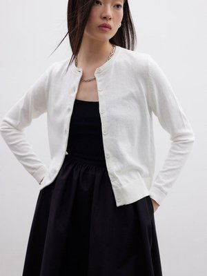 İnce Triko Hırka Ekru İnce Triko Hırka Ekru