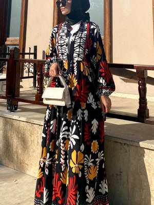 Siyah Kırmızı Desenli Viskon Elbise