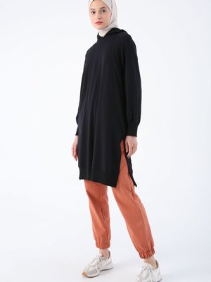 Siyah Pamuklu Kapüşonlu Reglan Kollu Yırtmaçlı Süprem Tunik