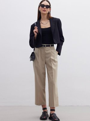 Pensli Düz Kesim Pantolon Bej Pensli Düz Kesim Pantolon Bej