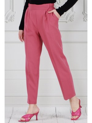 Gülkurusu Kemeri Kat Detaylı Dar Paça Pantolon