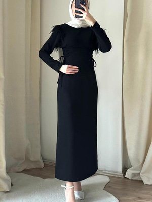 Siyah Tüy Detaylı Elbise T Siyah Tüy Detaylı Elbise T