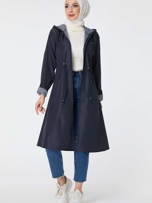 Düz Kapüşonlu Yaka Lacivert Trenç