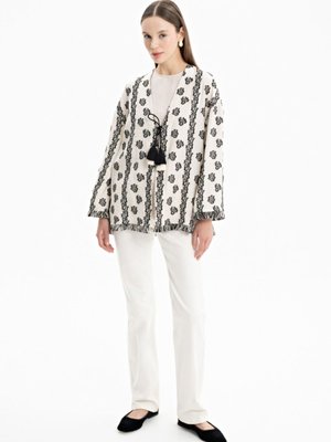 Püskül Detaylı Kendinden Dokulu Hırka