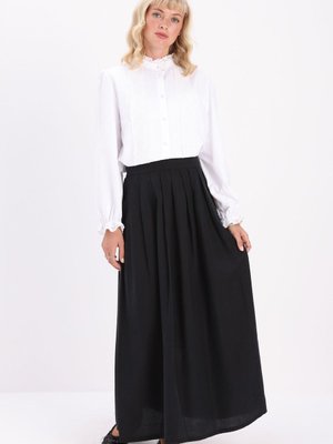 Siyah Pileli Kloş Etek