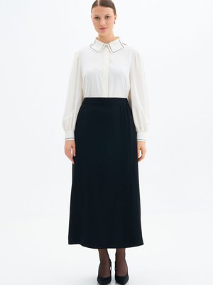 Önü Dikiş Detaylı Şık Etek