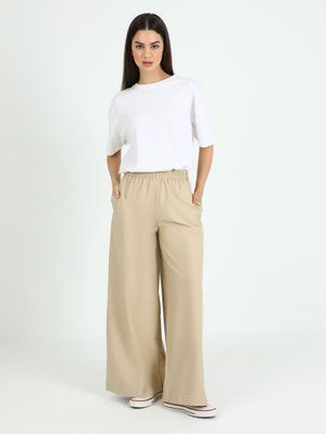 Bej Rahat Kalıp Lastikli Pantolon