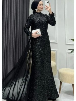 Kolları Tüylü Belden Pelerinli Pul Payet Abiye Elbise Kolları Tüylü Belden Pelerinli Pul Payet Abiye Elbise