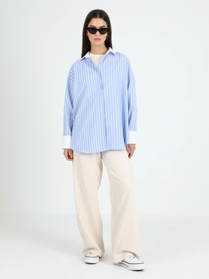 Mavi Çizgili Pamuklu Gömlek