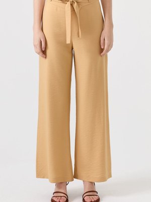 Seyyar Kuşaklı Pantolon Bej