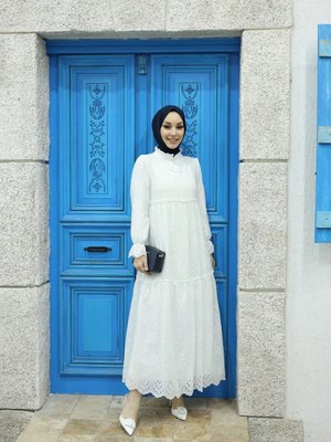 Brode Püskül Detaylı Güpürlü Uzun Elbise