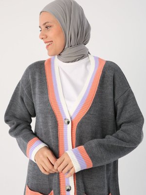 Füme Cepli Çizgili V Yaka Triko Hırka Füme Cepli Çizgili V Yaka Triko Hırka