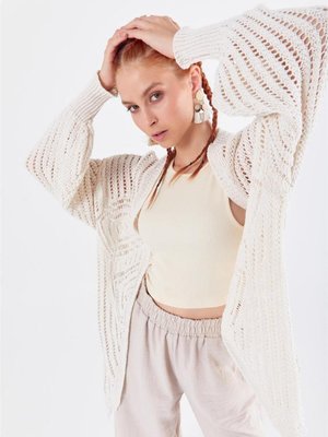 Püsküllü Kelebek Desenli Krem Hırka