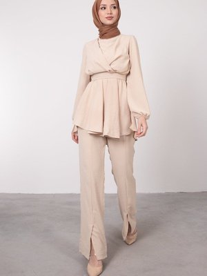 V Çaprazlı Pantolonlu Takım Krem V Çaprazlı Pantolonlu Takım Krem