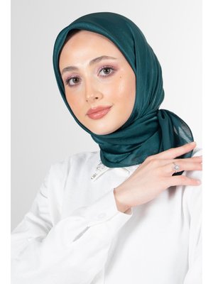 Zümrüt Janjan Eşarp