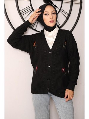 Siyah Nakış İşlemeli Triko Hırka