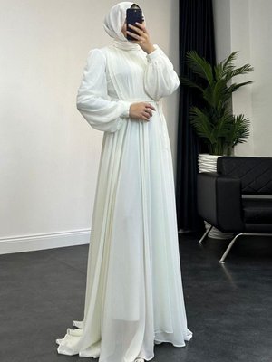 Önü Piliseli Kuyruklu Şifon Abiye Elbise Beyaz Önü Piliseli Kuyruklu Şifon Abiye Elbise Beyaz