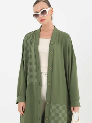 Jakarlı Ara Boy Giyçık Düğmeli Kap