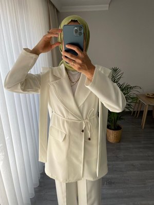 Bel Bağlamalı Blazer Ceket Beyaz