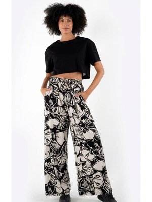 Beyaz Siyah Cepli Beli Lastikli Desenli Palazzo Pantolon Beyaz Siyah Cepli Beli Lastikli Desenli Palazzo Pantolon