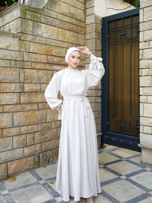 Yakası Büzgülü Kolu Kurdelalı Elbise