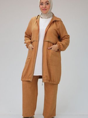 Sütlü Kahve Büyük Beden Biye Detaylı Pantolonlu Takım Sütlü Kahve Büyük Beden Biye Detaylı Pantolonlu Takım