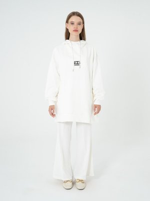 Kapüşonlu Kesik Detaylı Cepli Oversize Sweat Kapüşonlu Kesik Detaylı Cepli Oversize Sweat