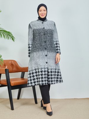 Gri Boydan Düğmeli Desenli Kap