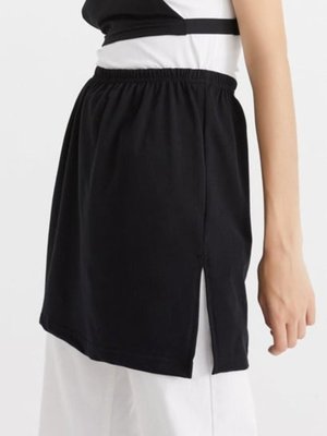 Siyah Yırtmaçlı İçlik Etek