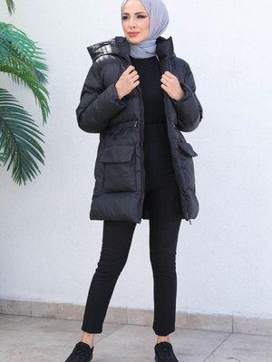 Siyah Modest Kapüşonlu Fermuarlı Büzgü Detaylı Cepli Şişme Mont Siyah Modest Kapüşonlu Fermuarlı Büzgü Detaylı Cepli Şişme Mont
