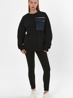 Siyah Cep Detaylı Oversize Sweatshirt Siyah Cep Detaylı Oversize Sweatshirt
