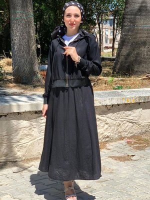 Siyah Ceketi Kapişonlu Etekli Takım Siyah Ceketi Kapişonlu Etekli Takım