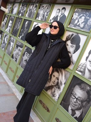 Kolları Örgü Kapitone Detay Kapüşonlu Uzun Siyah Mont