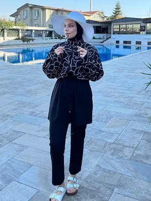 Siyah Dokuma Yarı Paraşüt Ayşegül Tam Kapalı Mayo Siyah Dokuma Yarı Paraşüt Ayşegül Tam Kapalı Mayo