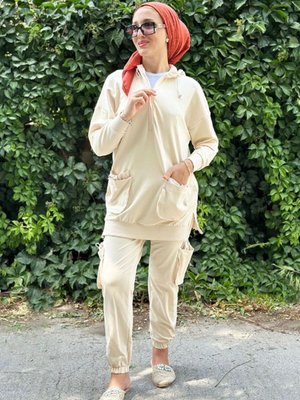 Bej Paraşüt Detay Spor Takım Bej Paraşüt Detay Spor Takım