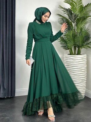 Yaka Taşlı Altı Dantelli Abiye Elbise Zümrüt Yaka Taşlı Altı Dantelli Abiye Elbise Zümrüt