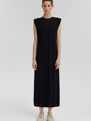 Bisiklet Yaka Kolsuz Elbise