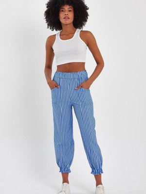 Beyaz Mavi Paçası Büzgülü Jogger Pantolon Beyaz Mavi Paçası Büzgülü Jogger Pantolon