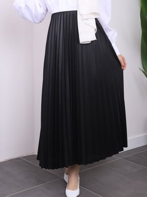 Siyah Deri Görünümlü Piliseli Etek Siyah Deri Görünümlü Piliseli Etek