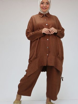 Kahve Büyük Beden Pile Detaylı Düşük Kol Pantolonlu Takım Kahve Büyük Beden Pile Detaylı Düşük Kol Pantolonlu Takım