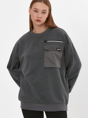 Gri Cep Detaylı Oversize Sweatshirt Gri Cep Detaylı Oversize Sweatshirt