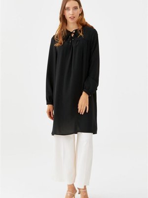 Bağcıklı Sıfır Yaka Siyah Tunik Bağcıklı Sıfır Yaka Siyah Tunik